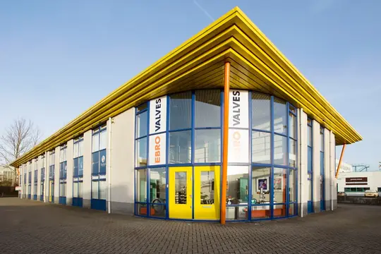 Buitenschilderwerk bedrijfsverzamelgebouw (Ronde Tocht, Zaandam) - Diversen Buitenschilderwerk bedrijfsverzamelgebouw (Ronde Tocht, Zaandam) - Diversen