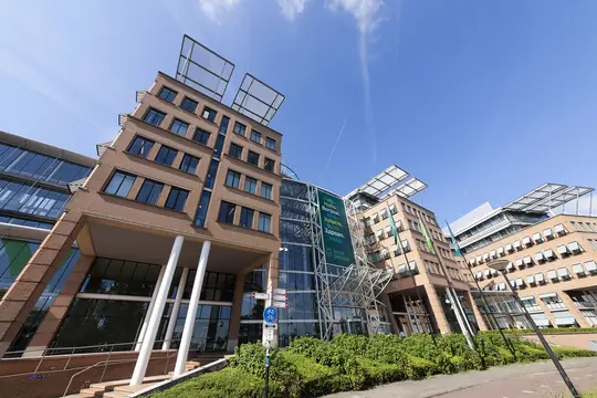 Buitenschilderwerk hoofdkantoor Ahold Delhaize (Provincialeweg, Zaandam) - foto 1