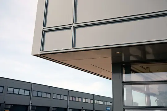 Buitenschilderwerk bedrijfsverzamelgebouw te Wormerveer in opdracht van VVE (Samsonweg, Wormerveer) - foto 2