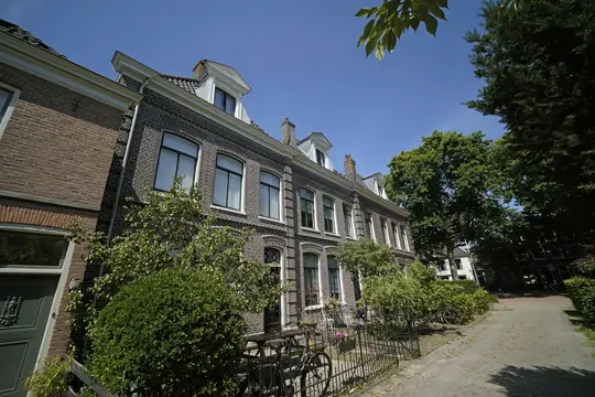 Buitenschilderwerk gemeentelijk monument (Roskamstraat, Weesp) - foto 1