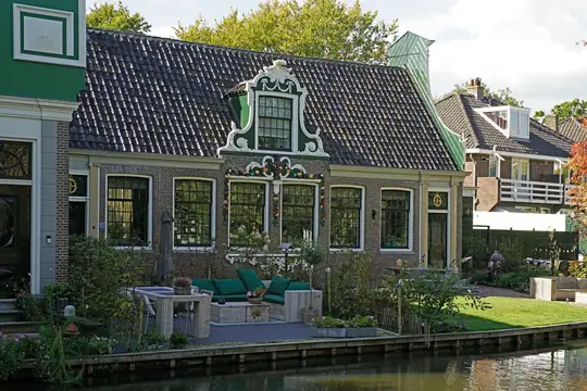Buitenschilderwerk Huis met de IJzerenbrug, voormalig Molenmuseum (Museumlaan, Koog aan de Zaan) - foto 2