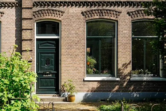 Buitenschilderwerk twee gemeentelijke monumenten (Roskamstraat, Weesp) - foto 1