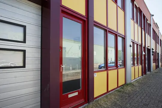 Divers houtrotherstel en gehele buitenschilderwerk bedrijfsverzamelgebouw VVE Westerveer (Wormer) - foto 3 Divers houtrotherstel en gehele buitenschilderwerk bedrijfsverzamelgebouw VVE Westerveer (Wormer) - foto 3