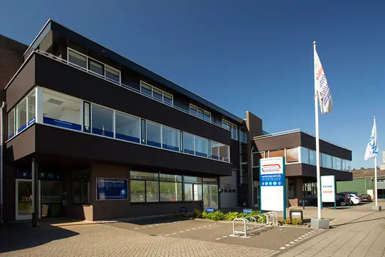 Buitenschilder- en sauswerk bedrijfsverzamelgebouw VvE Koetserstraat (Wormer) - foto 1 Buitenschilder- en sauswerk bedrijfsverzamelgebouw VvE Koetserstraat (Wormer) - foto 1