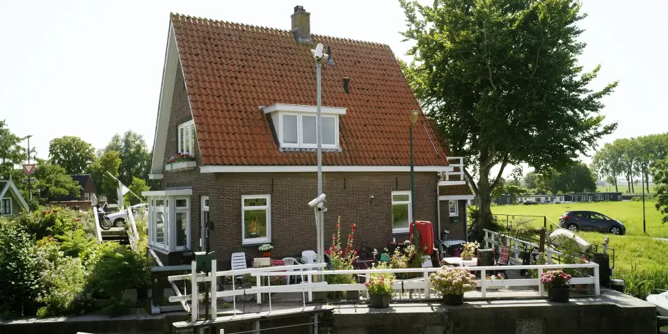 Buitenschilderwerk Sluiswachtershuis, Noordeinde, Monnickendam Buitenschilderwerk Sluiswachtershuis, Noordeinde, Monnickendam