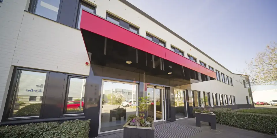 Buitenschilderwerk bedrijfspand Werkom, Einsteinstraat, Purmerend Buitenschilderwerk bedrijfspand Werkom, Einsteinstraat, Purmerend
