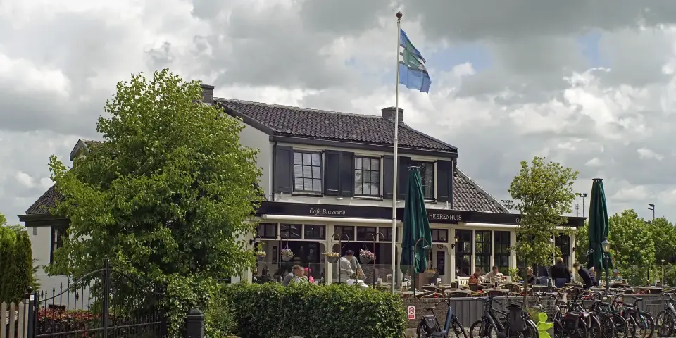 Buitenschilderwerk Cafe Brasserie 'Het Heerenhuis', Zuiderweg, Wijdewormer Buitenschilderwerk Cafe Brasserie 'Het Heerenhuis', Zuiderweg, Wijdewormer