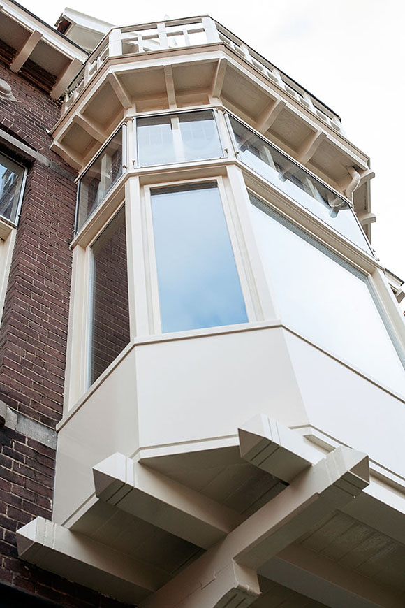 Gehele buitenschilderwerk karakteristieke woning (Botenmakersstraat, Zaandam)